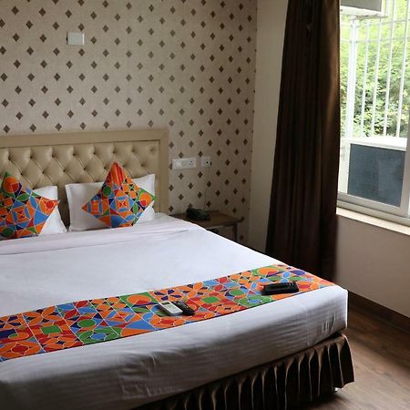 S.R. Residency Hotel Zirakpur Luaran gambar