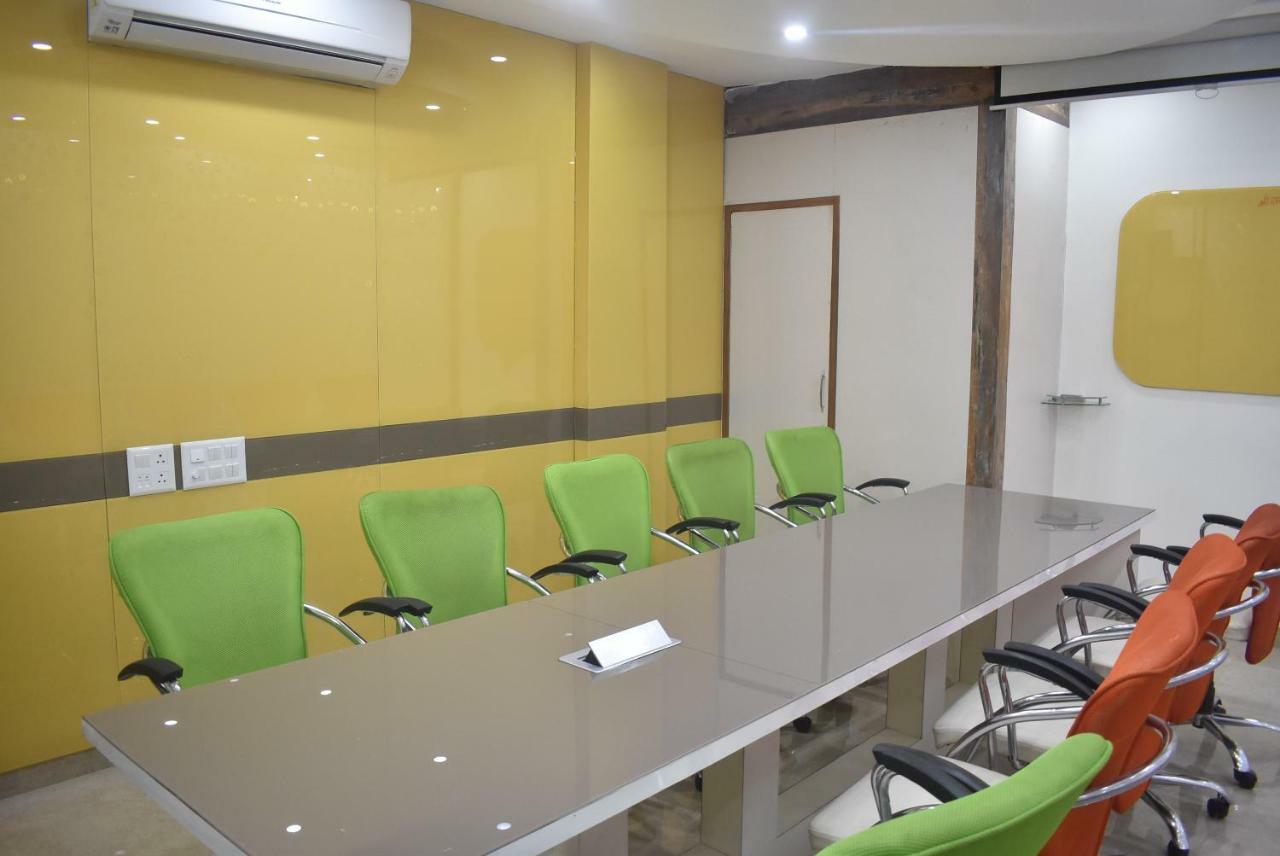 S.R. Residency Hotel Zirakpur Luaran gambar