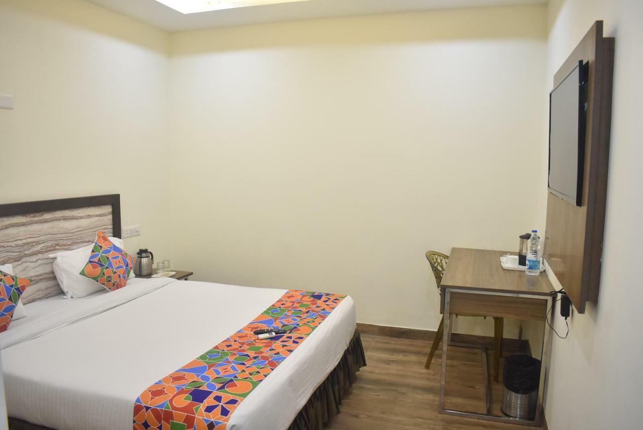S.R. Residency Hotel Zirakpur Luaran gambar