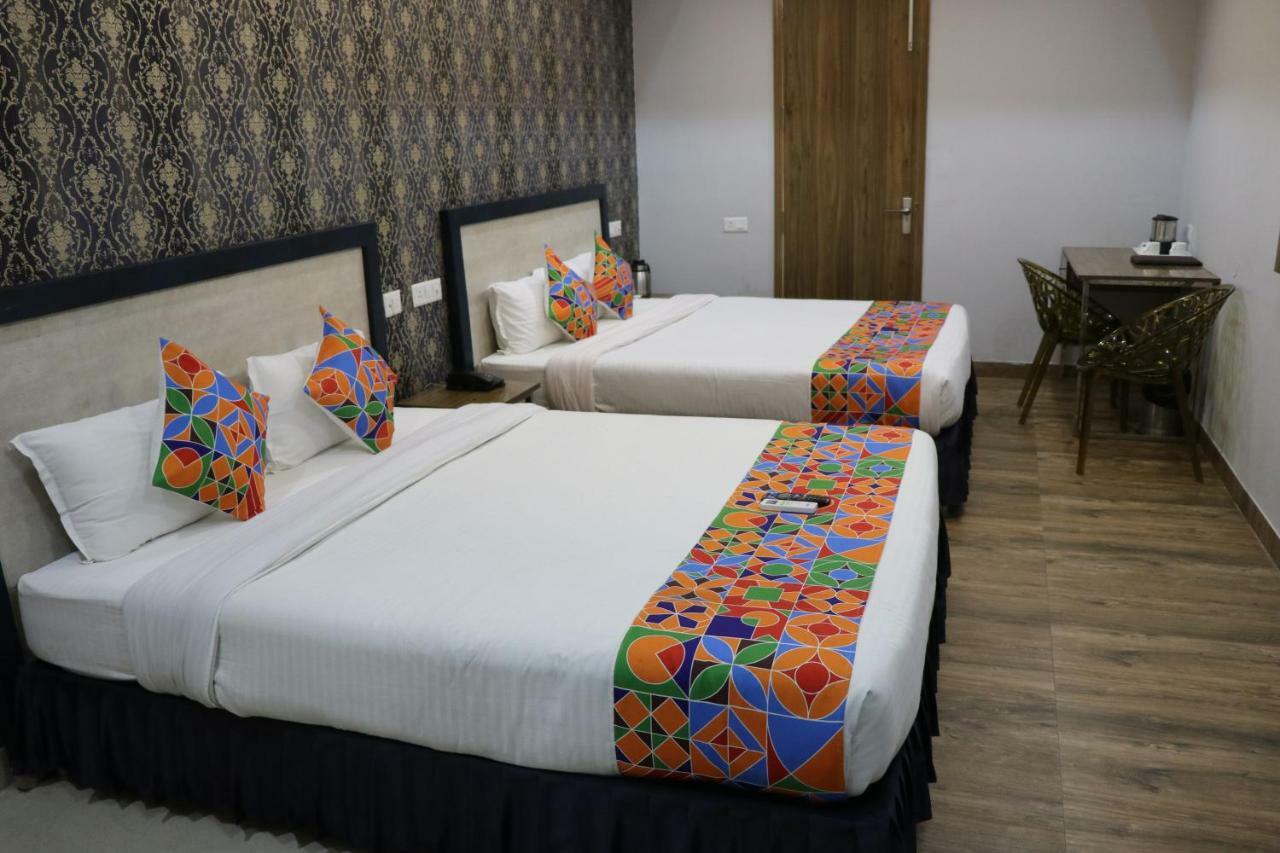 S.R. Residency Hotel Zirakpur Luaran gambar