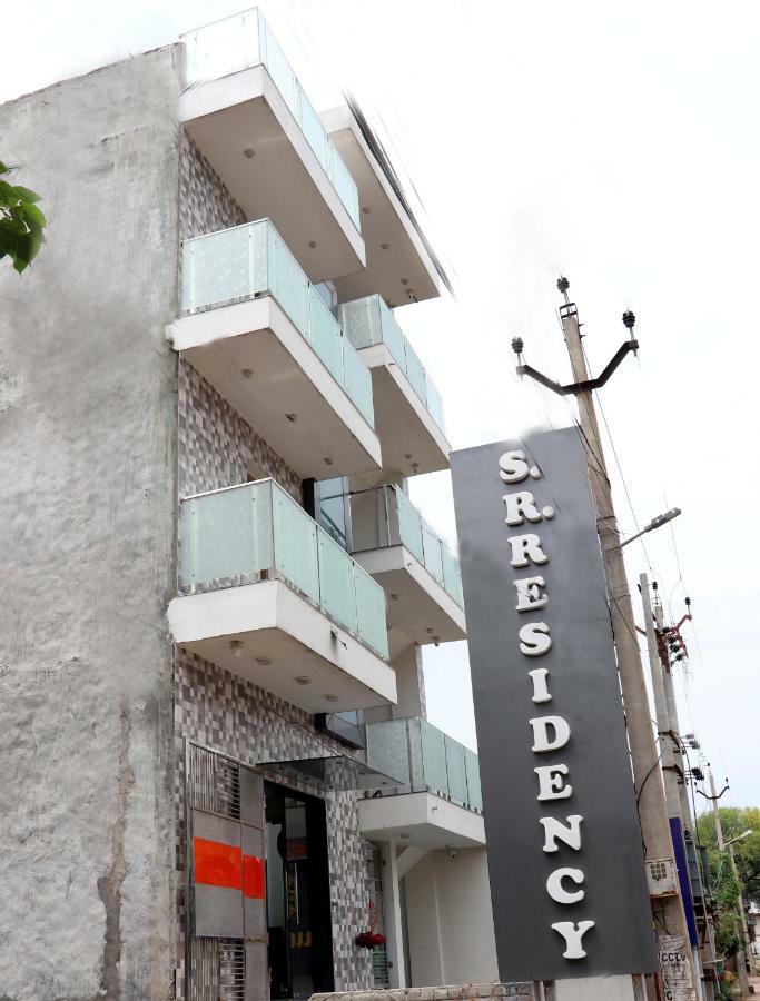 S.R. Residency Hotel Zirakpur Luaran gambar