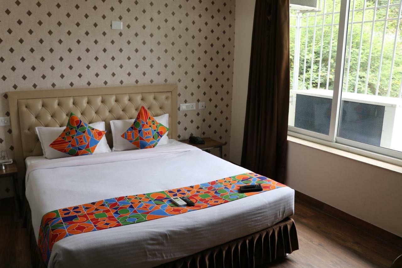 S.R. Residency Hotel Zirakpur Luaran gambar