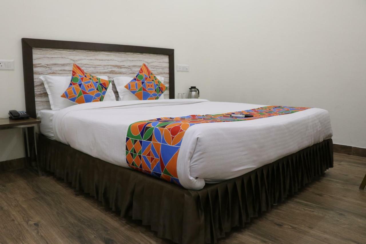 S.R. Residency Hotel Zirakpur Luaran gambar