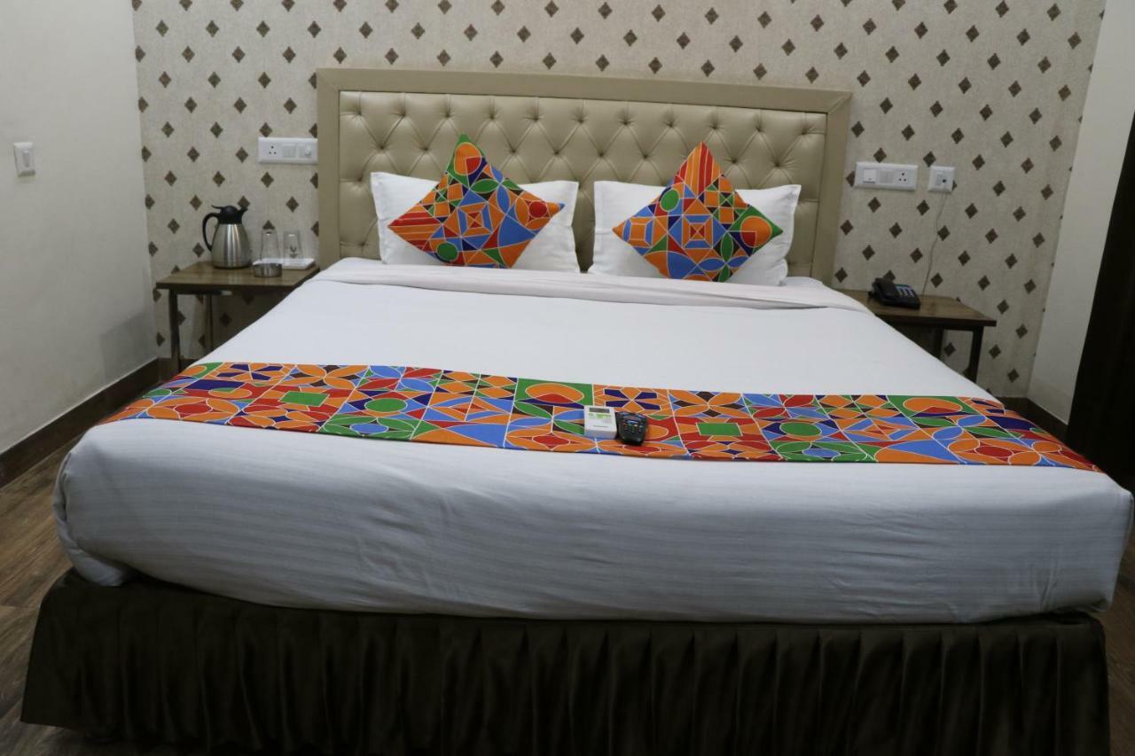 S.R. Residency Hotel Zirakpur Luaran gambar