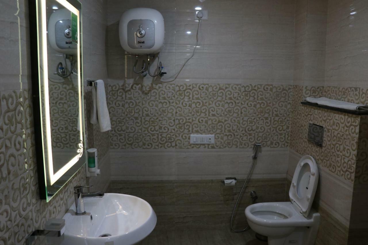 S.R. Residency Hotel Zirakpur Luaran gambar