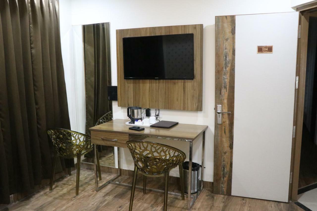 S.R. Residency Hotel Zirakpur Luaran gambar