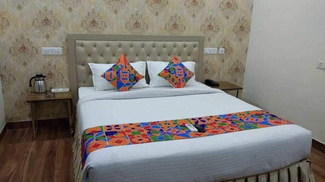 S.R. Residency Hotel Zirakpur Luaran gambar