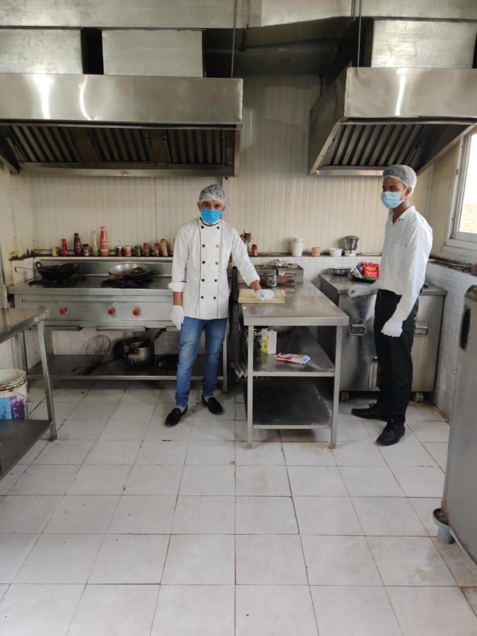 S.R. Residency Hotel Zirakpur Luaran gambar